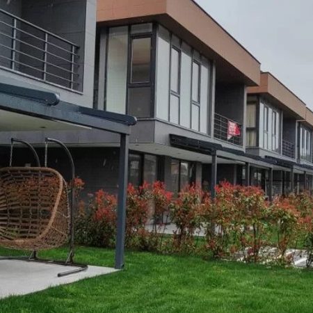 Bahçeye uygulanmış pergola tente sistemi - Karakaya Branda